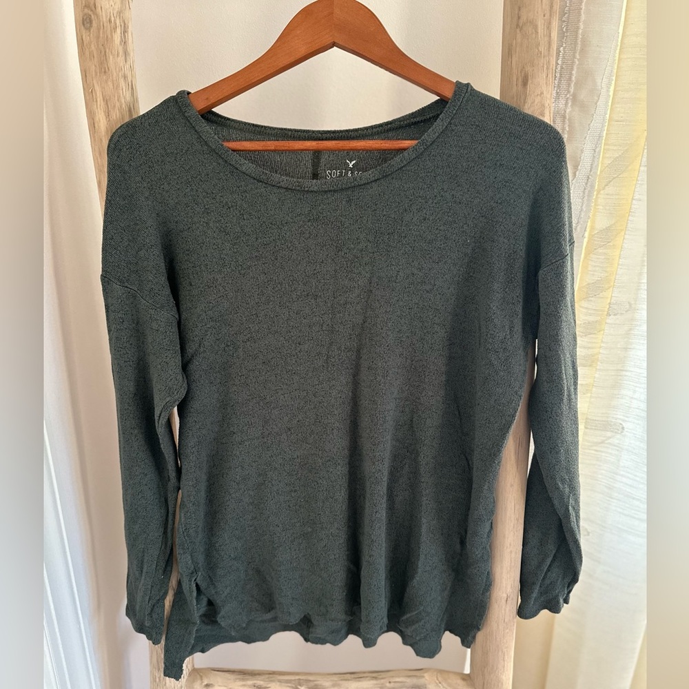 American Eagle long sleeve green top